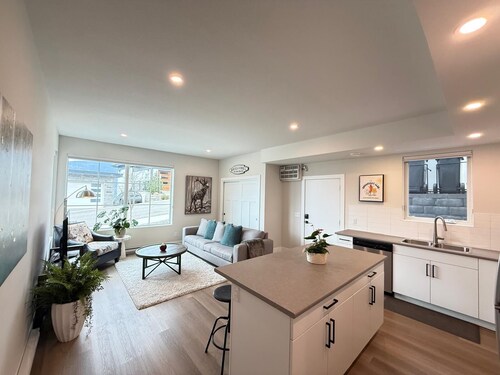 Prestigious McKinley Beach – Walk to Azhadi Winery & Private Beach Access