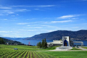 Miscellaneous - Prestigious McKinley Beach – Walk to Azhadi Winery & Private Beach Access (Kelowna)
