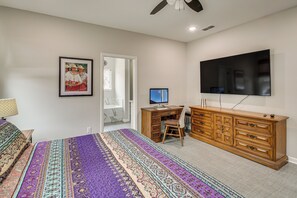 4 bedrooms, desk, iron/ironing board, internet