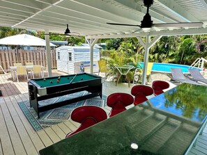Outdoor dining - Private Pool, Bar, Putt Green, Jet Tub, King Bed, quiet town 5min drive to beach (Pompano Beach)