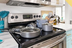 Mikrobølgeovn, ovn, kogeplade, opvaskemaskine