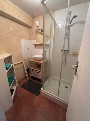 Bathroom - Single apartment in Presqu'île (Telgruc-sur-Mer)