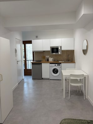 Private kitchen - Cosy studio - Historic center of Manosque - Near ITER (Manosque)