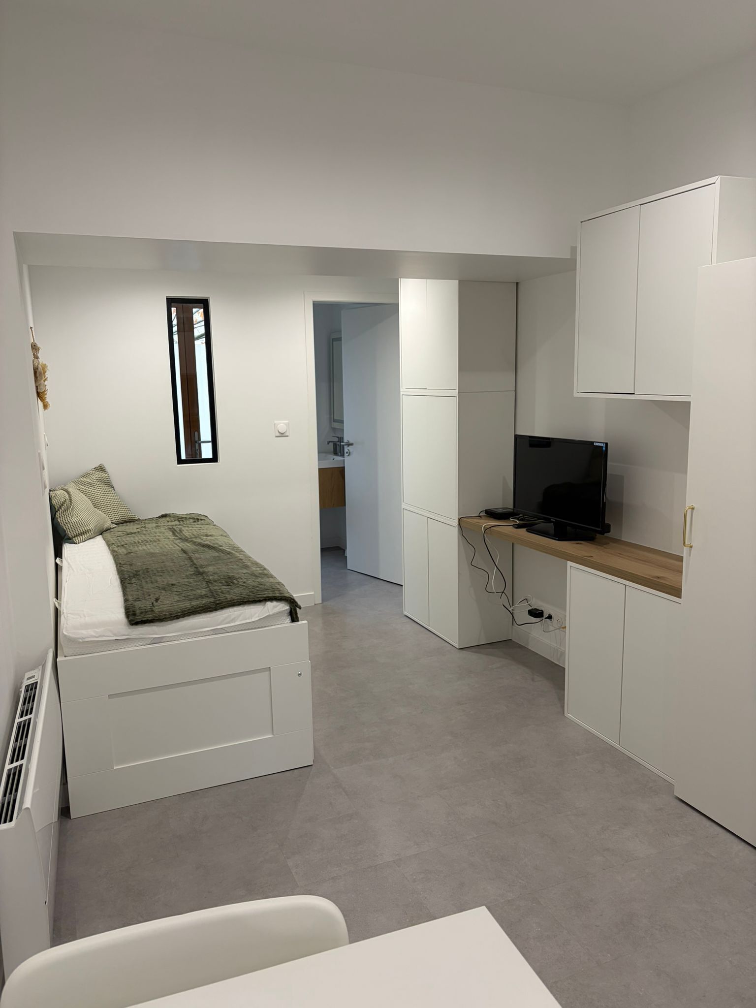 Fer et planche à repasser, accès Internet