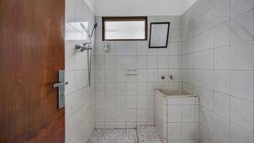 Deluxe tweepersoonskamer | Badkamer