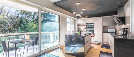 Réfrigérateur, micro-ondes, four, lave-vaisselle