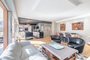 TV - Dahlia - Appt 2 chambres et piscine (Biarritz)