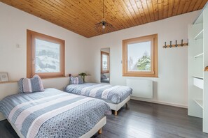 4 Schlafzimmer, Bügeleisen/Bügelbrett, kostenloses WLAN, Bettwäsche