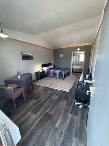 Tecumseh Inn and Suites