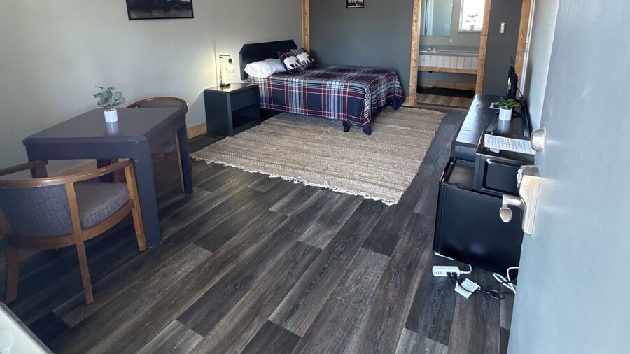 Tecumseh Inn and Suites