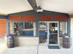 Exterior detail - Tecumseh Inn and Suites (Tecumseh)