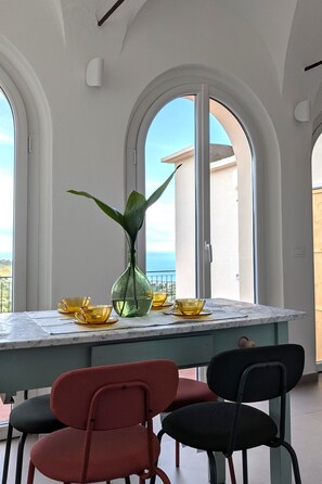 Dining - Charming vacation home in Ligurian village with terrace and sea view (Civezza)