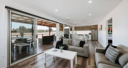 Silver Oak Quiet Countryside Cottage by the Vines