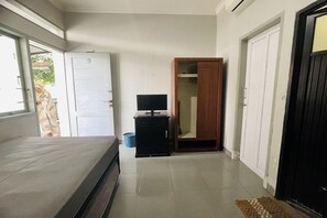 Standard Double Room | Premium bedding, free WiFi, bed sheets - OYO 95134 Guest House Bonto Sunggu (Makassar)