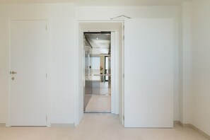 Interior - Large apartment with balcony, 3 BR and 2 Bathrooms (Antwerpen)