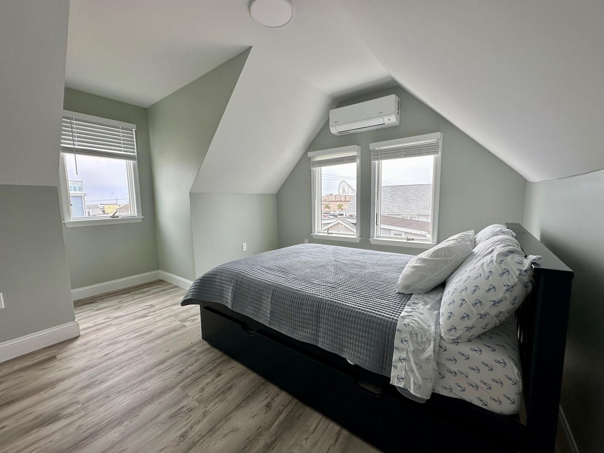 Steps From The Beach & Boardwalk Newly Renovated 8 Bedroom Home In Wildwood! - New Jersey