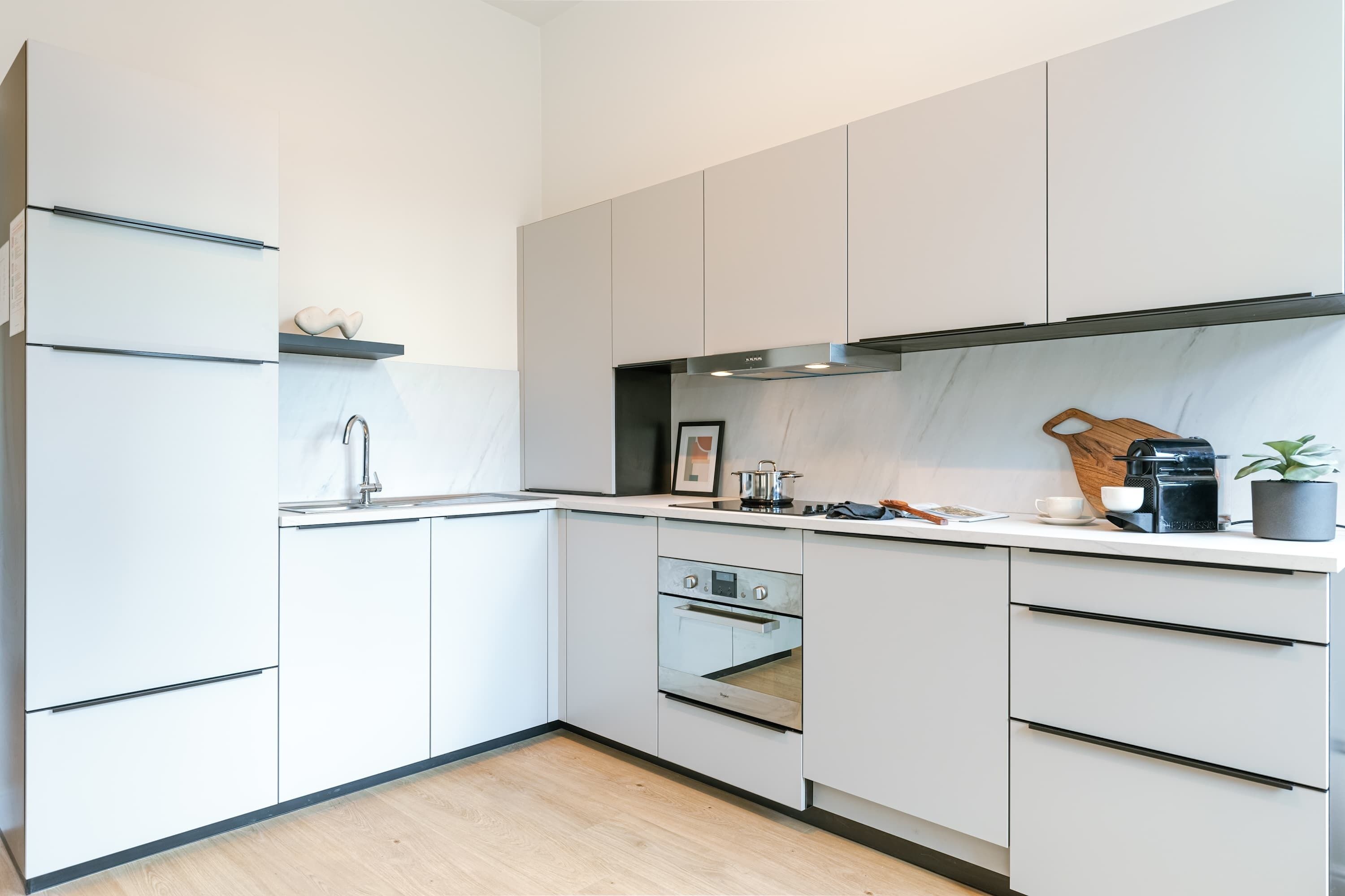 冰箱、微波炉、烤箱、炉灶