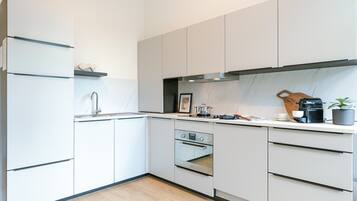 Fridge, microwave, oven, stovetop