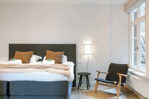 1 slaapkamer, een bureau, wifi, beddengoed