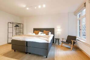 1 bedroom, desk, WiFi, bed sheets - Apartment near Antwerp Cathedral (Antwerpen)