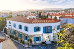 Unclassified image, 5 of 19, button - Lyse Jülide (Cesme)