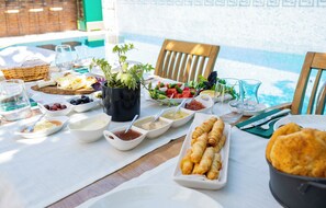 Kamar Standar | Tempat makan outdoor