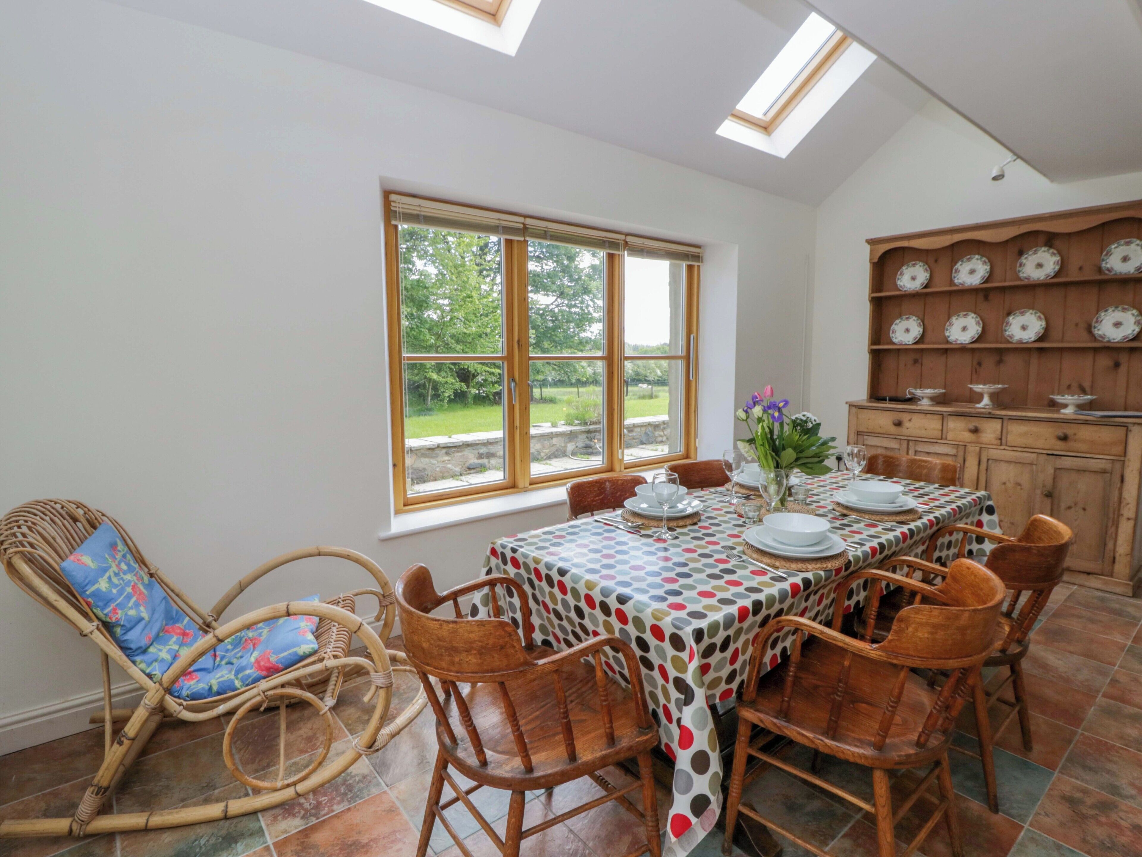 Cottage | Dining
