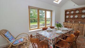 Cottage | Dining