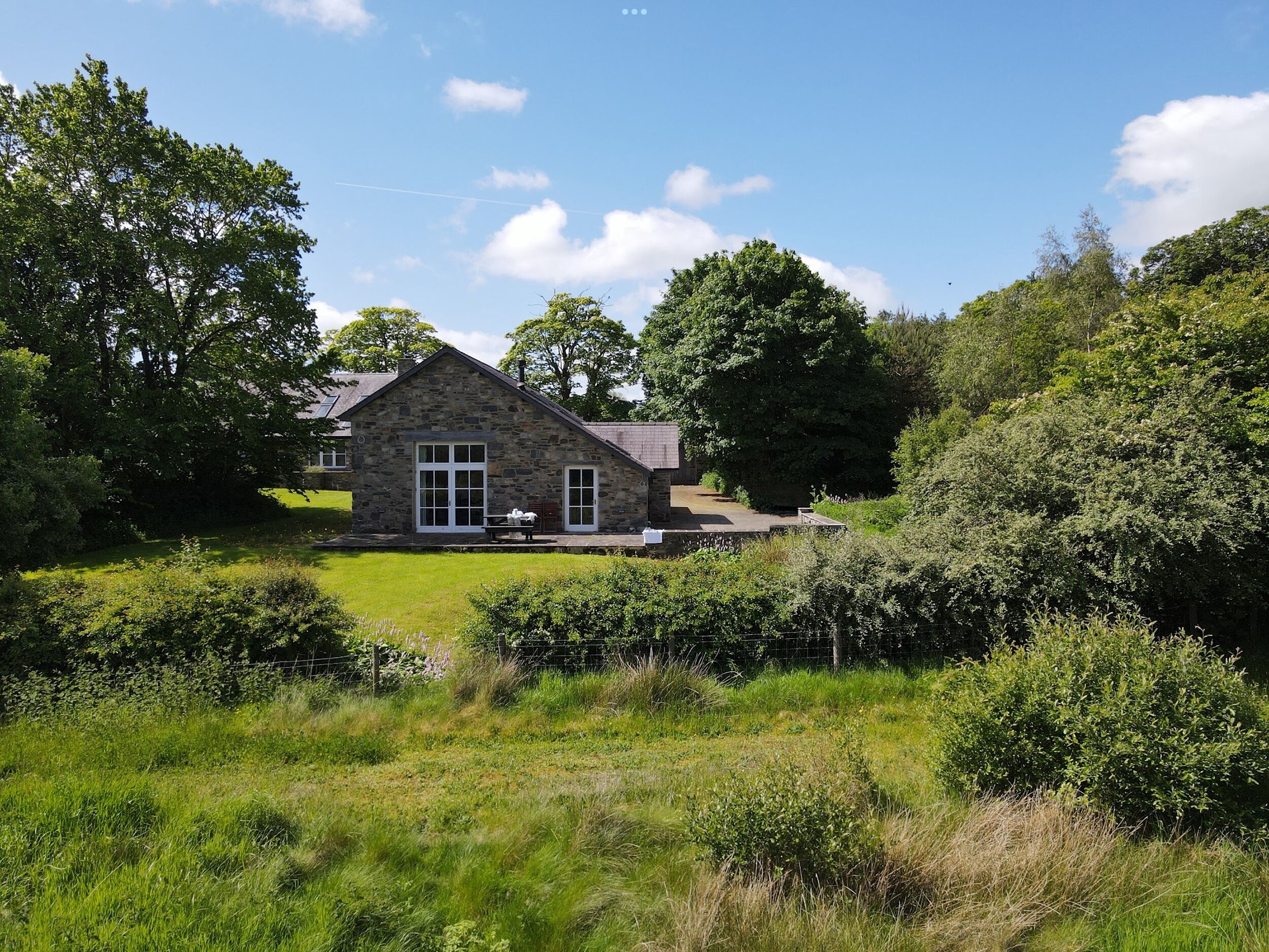 المنشأة من الخارج