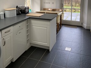 Oppvaskmaskin og kjøkkenutstyr