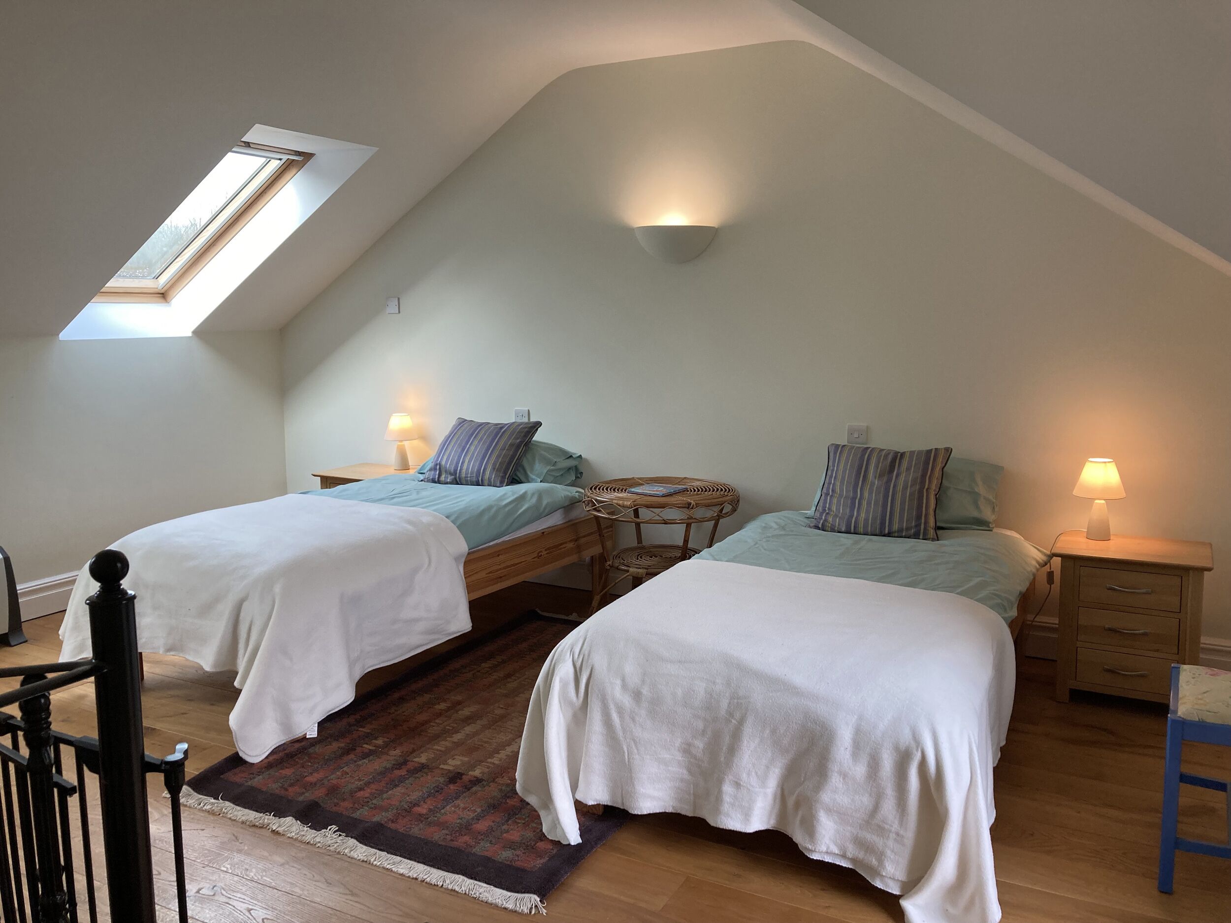 2 Schlafzimmer, individuell dekoriert, individuell eingerichtet