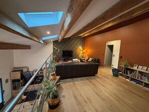 Living area - Near Béziers unusual house, "LOFT VIGNERON". (Pouzolles)