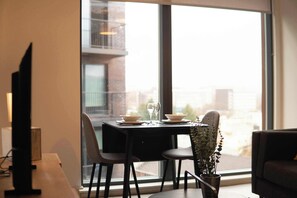 Interior - Bright 1 Bed Apartment in Manchester w Balcony (Salford)