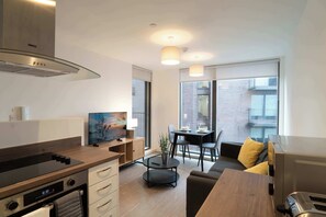 Interior - Bright 1 Bed Apartment in Manchester w Balcony (Salford)