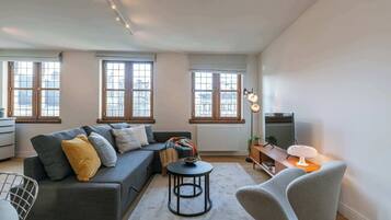 Een televisie en een kantoor