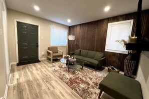Living area - Luxurious rustic home (Ferndale)