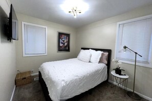 2 bedrooms, iron/ironing board, WiFi, bed sheets - Luxurious rustic home (Ferndale)