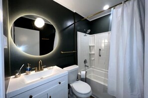 Shower, towels, soap, toilet paper - Luxurious rustic home (Ferndale)
