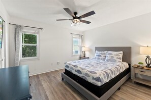 3 bedrooms, desk, iron/ironing board, free WiFi