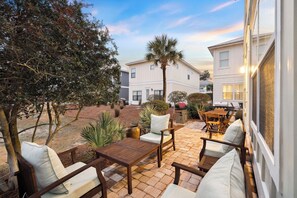 Outdoor dining - Pool, 6-Seater LSV, Bikes and a 5 Min Walk to Beach Access (Santa Rosa Beach)