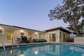 Een verwarmd zwembad