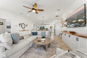 Smart TV, fireplace, table tennis, offices