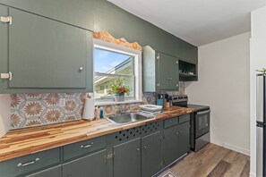 Private kitchen - Riverlight Retreat • Peaceful Stay Near Downtown (Jacksonville)