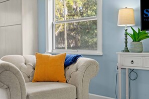 Living area - Riverlight Retreat • Peaceful Stay Near Downtown (Jacksonville)