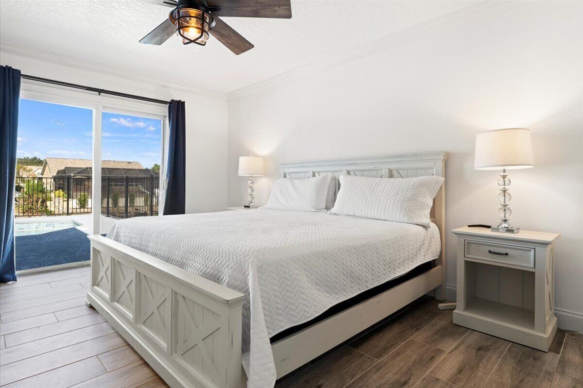 3 bedrooms, desk, iron/ironing board, travel crib