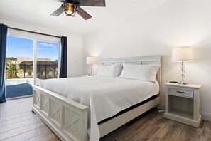 3 間睡房、書桌、熨斗/熨衫板、可攜式嬰兒床