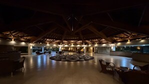 A spacious lobby with a high ceiling and a central circular patterned floor. - Apartment at Costabella Resort in Angra dos Reis (Angra dos Reis)