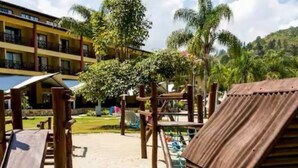 A playground with wooden structures and a sandy ground. - Apartment at Costabella Resort in Angra dos Reis (Angra dos Reis)