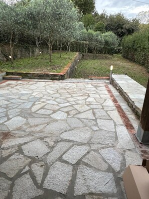Property grounds - Apartment 'Casa La Corte in Capannori' with Private Pool, Wi-Fi & Air Conditioning (Capannori)