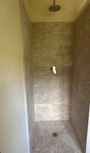 Shower, hair dryer, towels - Apartment 'Casa La Corte in Capannori' with Private Pool, Wi-Fi & Air Conditioning (Capannori)